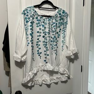Womens size xl blouse. Nwot white and teal.